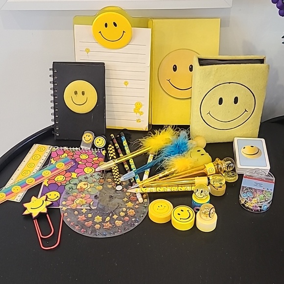 Vintage 90s smiley face stationery bundle - Picture 8 of 11